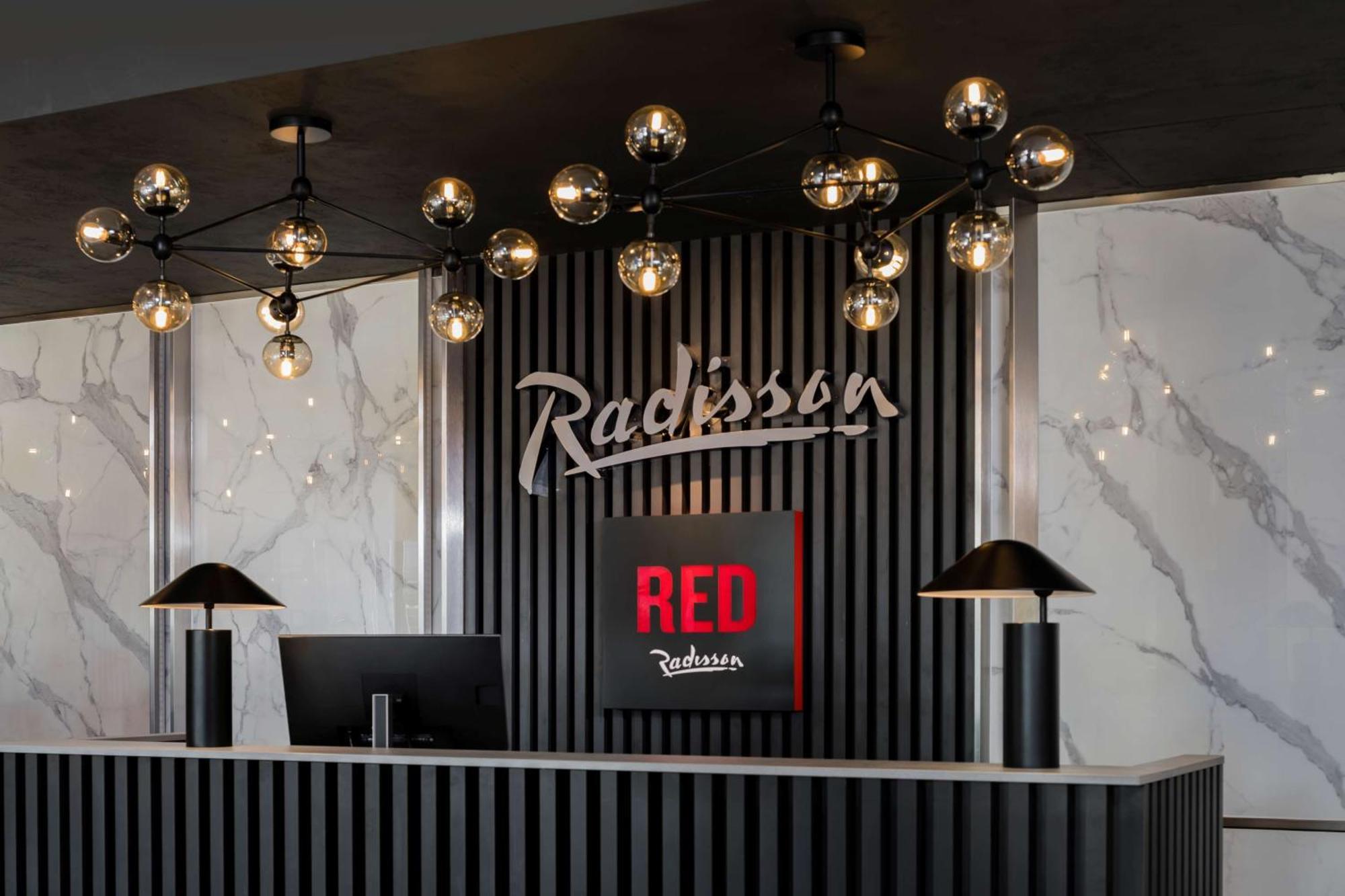 Radisson Red London Heathrow Hotell Harmondsworth Exteriör bild